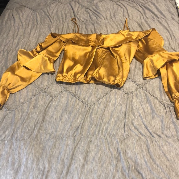 Fun gold going out crop top - Picture 2 of 5
